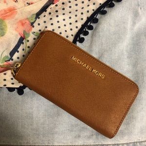 Michael Kors zip Wallet